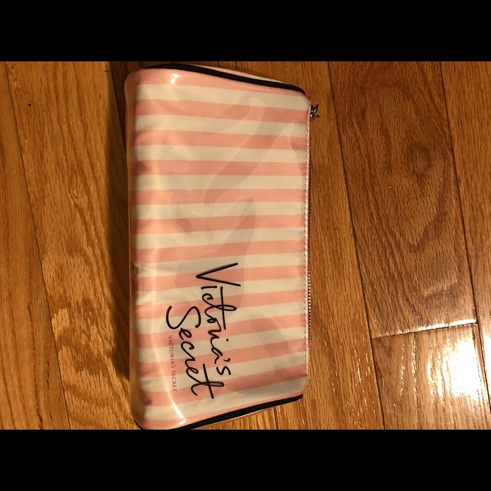 Victoria’s Secret make-up bag. EUC
